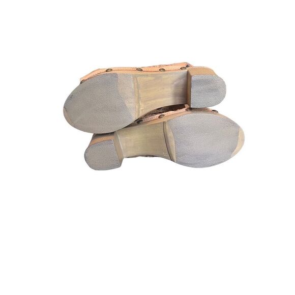 Very Volatile Los Angeles Moonstruck Gold Mules - Picture 2 of 5